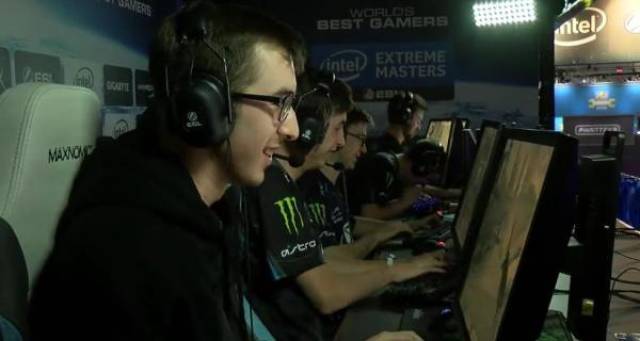 琼斯在CB 琼斯在CB